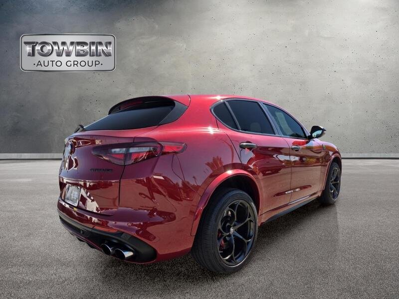 Used 2018 Alfa Romeo Stelvio Quadrifoglio w/ Driver Assist Dynamic Package AWD/4WD image 4