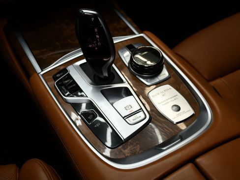 Used 2018 BMW ALPINA B7 xDrive image 32