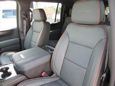 New 2026 GMC Yukon XL AT4 AWD/4WD image 17