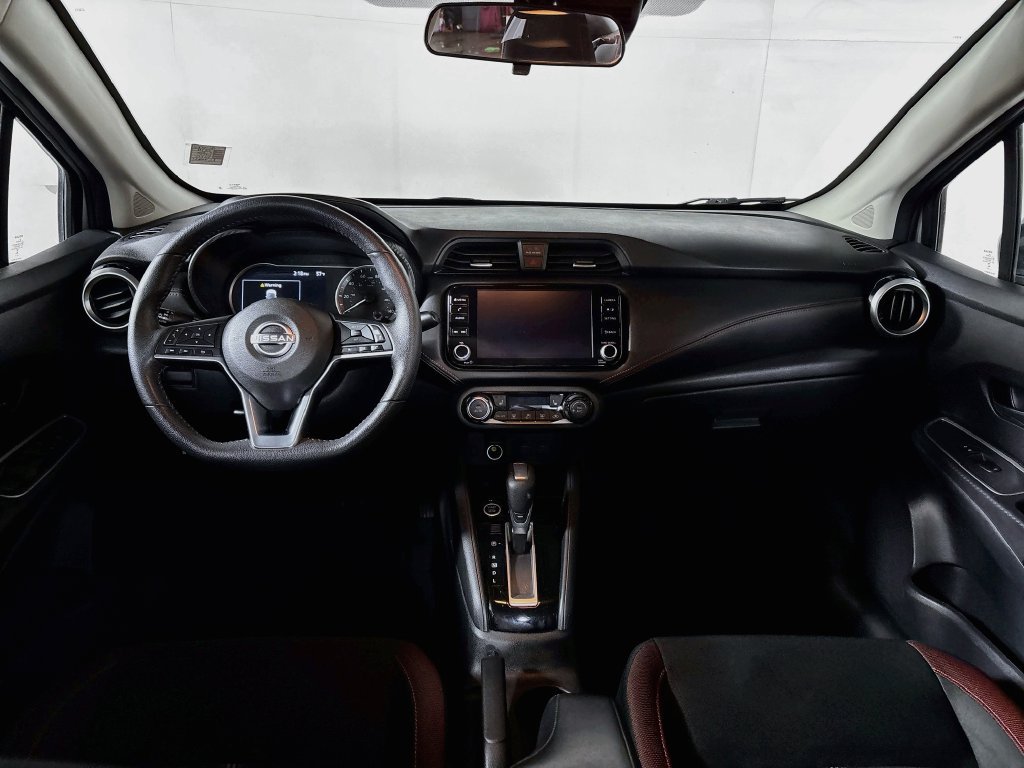 Used 2024 Nissan Versa SR FWD image 12