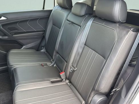 Certified 2023 Volkswagen Tiguan SE w/ Panoramic Sunroof Package FWD image 30