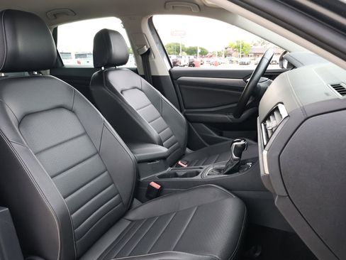 Used 2024 Volkswagen Jetta SE FWD image 31