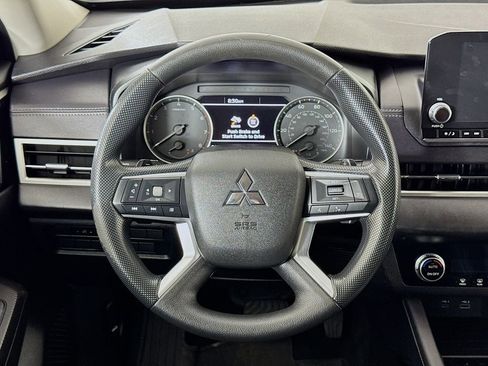 Used 2024 Mitsubishi Outlander ES image 14