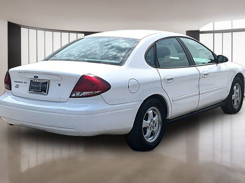 Used 2007 Ford Taurus SE FWD image 2