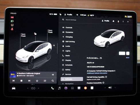 Used 2023 Tesla Model 3 Standard Range RWD image 17