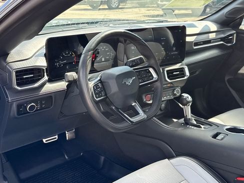 Used 2025 Ford Mustang Premium image 6