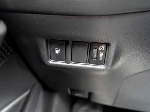 Used 2022 Toyota C-HR XLE FWD image 27
