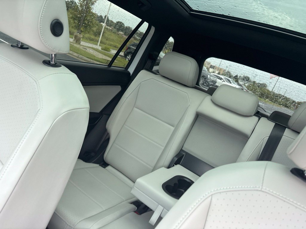 Used 2020 Volkswagen Tiguan SE R-Line FWD image 6