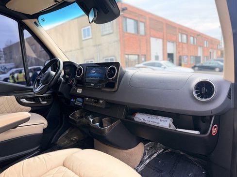Used 2020 Mercedes-Benz Sprinter 3500 image 10