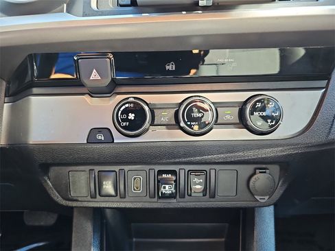 Used 2018 Toyota Tacoma SR5 image 29