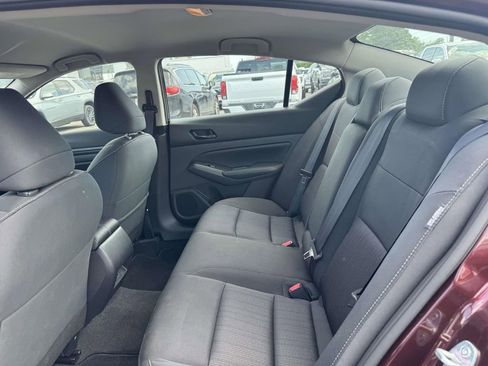 Used 2024 Nissan Altima 2.5 SV FWD image 14