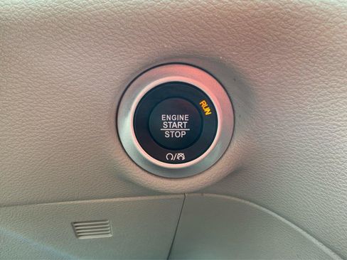 Used 2024 Chrysler Pacifica Touring-L FWD image 35