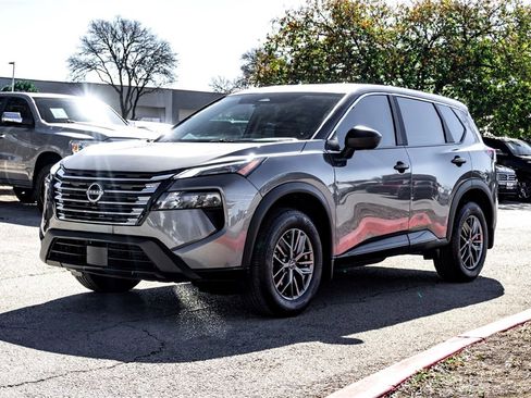 Used 2025 Nissan Rogue S image 9