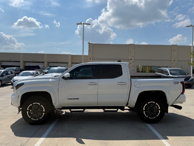 Used 2024 Toyota Tacoma TRD Sport AWD/4WD image 8