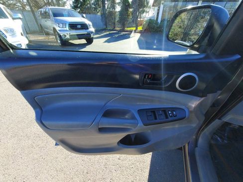 Used 2014 Toyota Tacoma PreRunner w/ TRD Sport Package image 8