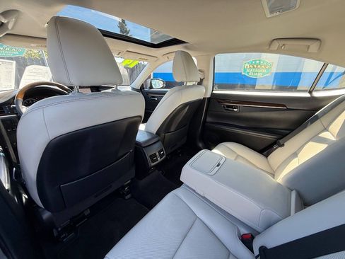 Used 2014 Lexus ES 350 w/ Luxury Package FWD image 17