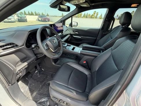 Certified 2026 Toyota Sienna XLE Woodland Edition AWD/4WD image 10