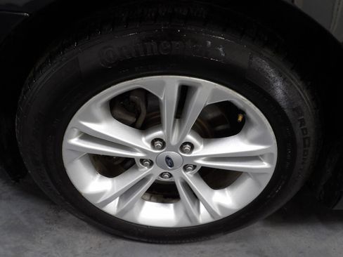 Used 2017 Ford Taurus SE image 17