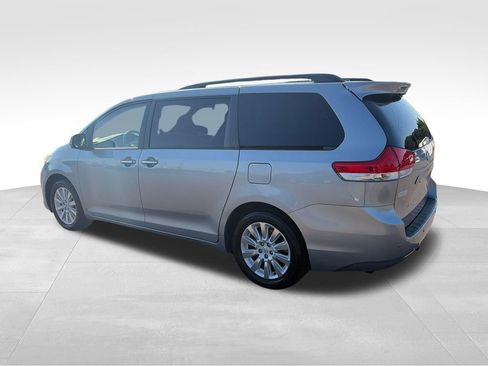 Used 2014 Toyota Sienna XLE AWD/4WD image 4