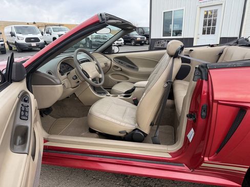 Used 2001 Ford Mustang Convertible image 9