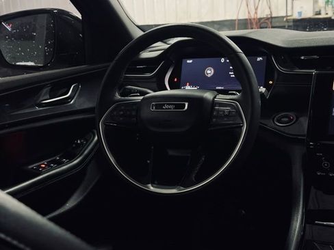 Used 2023 Jeep Grand Cherokee Altitude image 23