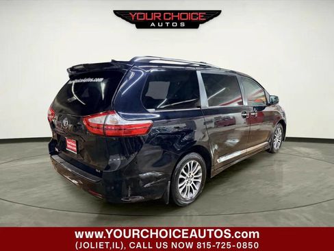 Used 2019 Toyota Sienna XLE w/ XLE Navigation Package image 7