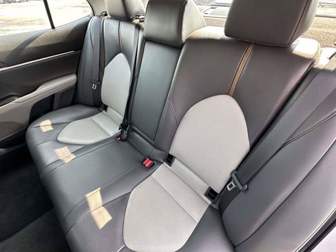 Used 2020 Toyota Camry XLE w/ Sunroof Package FWD image 30