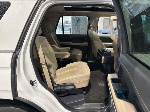 Used 2023 Ford Expedition Limited image 12