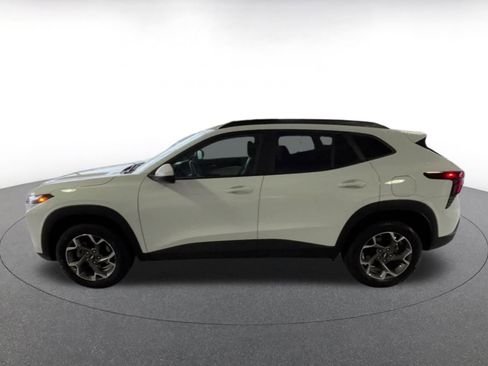 Used 2025 Chevrolet Trax LT image 8