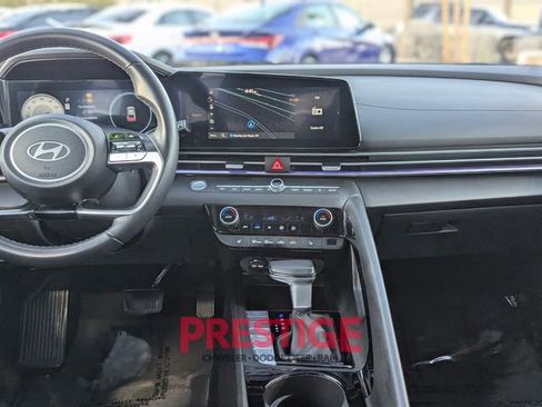 Used 2024 Hyundai Elantra Limited image 17