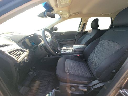 Used 2019 Ford Edge SE FWD image 11
