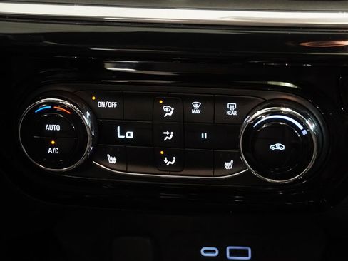 Certified 2024 Chevrolet Trax RS w/ Sunroof Package FWD image 21