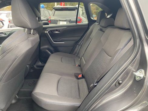 Used 2025 Toyota RAV4 SE image 6