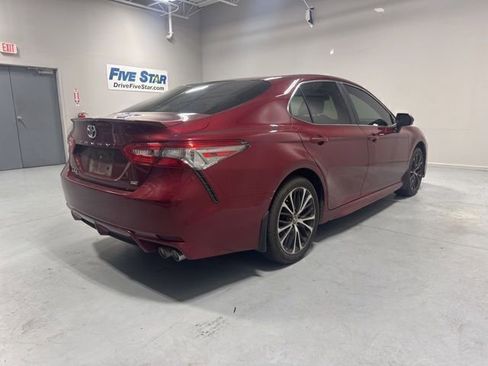 Used 2018 Toyota Camry SE FWD image 5