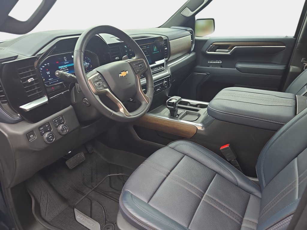 Used 2023 Chevrolet Silverado 1500 High Country w/ High Country Premium Package AWD/4WD image 18