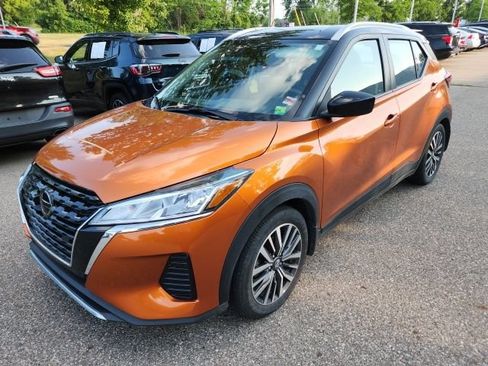 Used 2021 Nissan Kicks SV FWD image 2