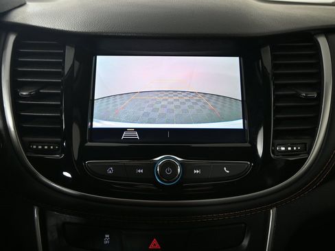 Used 2022 Chevrolet Trax LT w/ LT Convenience Package image 28