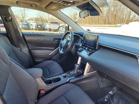 Used 2023 Toyota Corolla Cross LE image 11