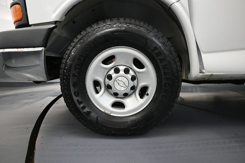 Used 2016 Chevrolet Express 2500 RWD image 13