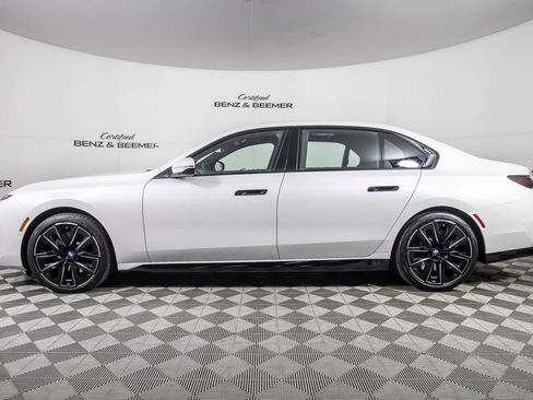 Used 2025 BMW 760i xDrive w/ Executive Package AWD/4WD image 8