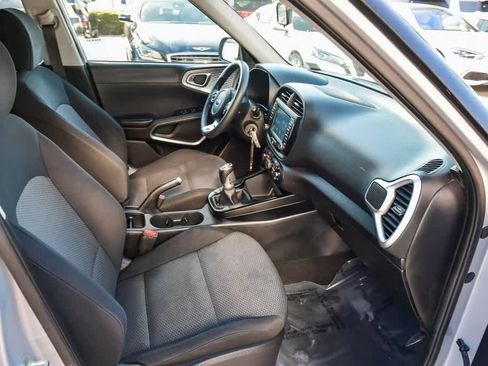 Used 2020 Kia Soul LX image 17