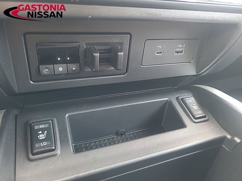 Used 2024 Nissan Titan SV w/ SV Convenience Package image 46