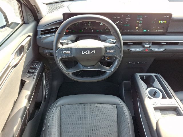 Certified 2024 Kia EV9 Light Long Range RWD image 13