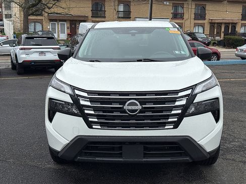 Used 2024 Nissan Rogue S image 2