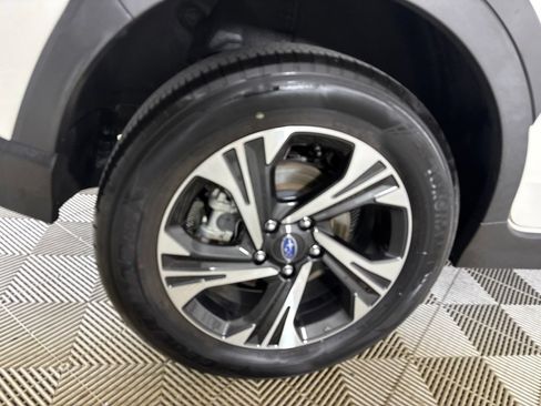 Used 2025 Subaru Crosstrek 2.5i Premium AWD/4WD image 31