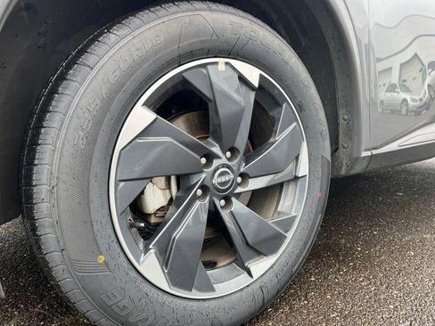 Used 2025 Nissan Rogue SV image 33