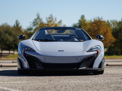 Used 2016 McLaren 675LT Spider image 12