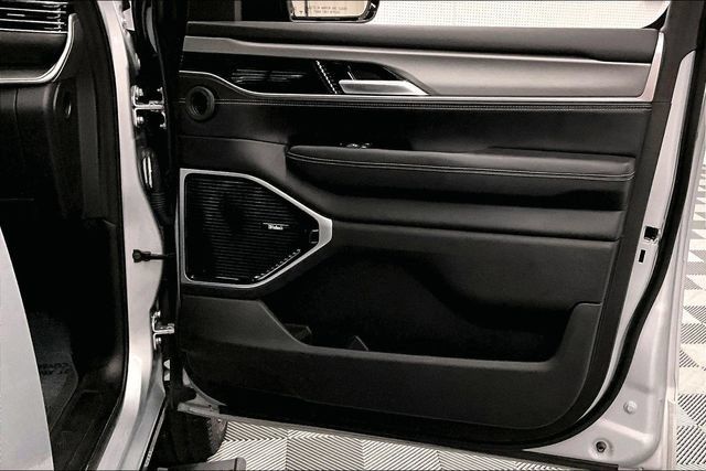 Used 2025 Jeep Wagoneer Series III w/ Premium Group I AWD/4WD image 23