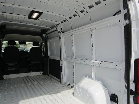Used 2026 RAM ProMaster 2500 w/ Convenience Group FWD image 14