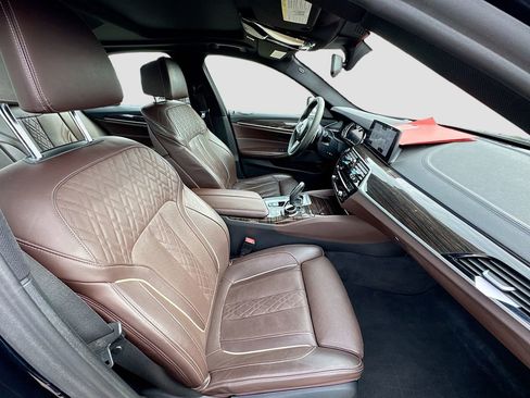 Used 2018 BMW M550i xDrive image 32